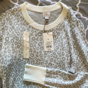 NWT-leopard sweater